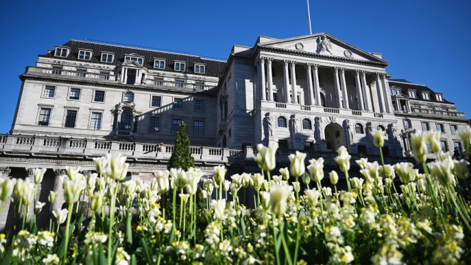 BoE amplia tipologie asset acquistati su timori per stabilità finanziaria