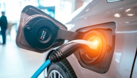 In Francia un bonus da 7mila euro per chi compra un’auto elettrica