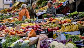 Inflazione, a rischio la frutta al supermercato: aumenti record per le banane