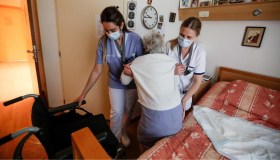 Colf e badanti, cambia la lettera d’assunzione: occhio alla multa salata