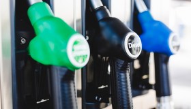 Prezzi benzina e diesel di nuovo giù: dove conviene fare il pieno