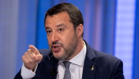 Stop Ue a auto benzina e diesel dal 2035, Salvini: "È una follia"