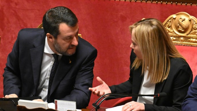 Meloni impantanata nel MES, Salvini gongola. Il dopo Berlusconi è già iniziato