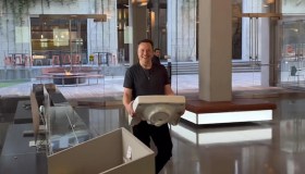 Musk compra Twitter per 44 miliardi di dollari e licenzia subito i top manager