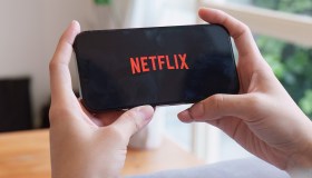 Netflix, stop alla condivisione? La mossa che spiazza tutti