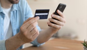 Attenzione alle nuove truffe svuota conto: ecco come colpiscono