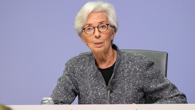 Lagarde (BCE): passare a energie rinnovabili più economiche contribuisce a rallentare inflazione