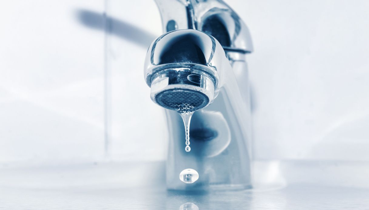 Allarme tetracloroetilene: stop all’acqua in una città