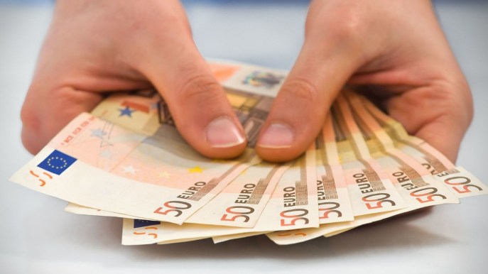 Colf e badanti, gli aumenti possono arrivare fino a 2mila euro: le cifre