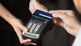 Le città italiane dove si usano meno contanti: svelata la classifica