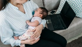 Maternità, lavoratrici a casa 5 mesi dopo il parto: arrivano importanti novità