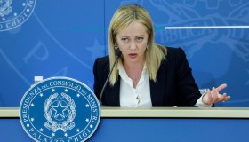 Migranti, Meloni vuole il blocco navale: “Ecco il mio ‘piano Mattei’ per l’Africa”