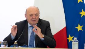 Abusivismo, ministro nella bufera. Scoppia il caso Pichetto Fratin