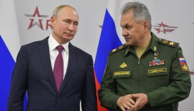 Il presidente russo Vladimir Putin e il ministro della Difesa Sergei Shoigu