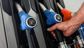 Giù i prezzi di benzina e diesel nonostante le accise: dove convengono