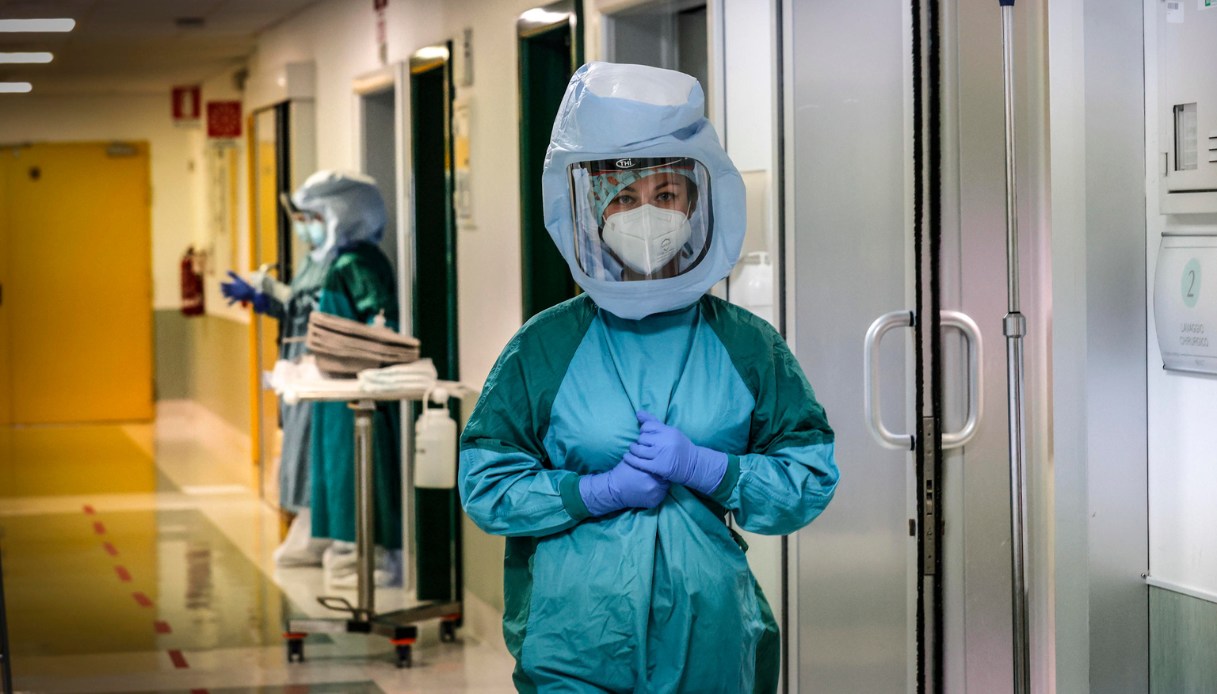 Torna la “flurona”: cos’è, quali sono i sintomi e come difendersi