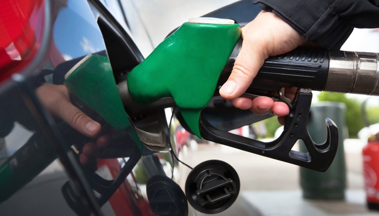 Onde a gasolina e o diesel são mais baratos nos países que fazem fronteira com a Itália?