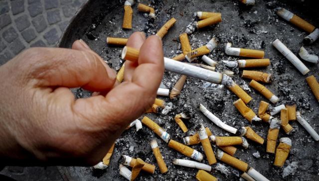 Manovra, ora è ufficiale: aumenta il prezzo del tabacco trinciato.  Dimezzate le accise previste sulle sigarette - Open
