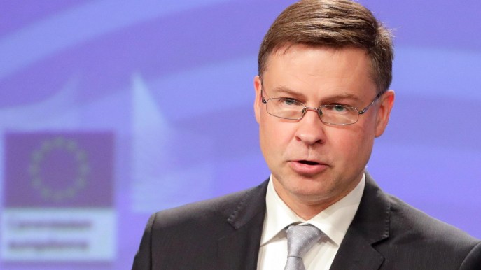 Davos, Dombrovskis: “Coordinare politica monetaria e fiscale e avanti con riforme”
