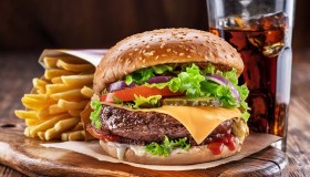 Continua la “rivoluzione green francese”: addio ai contenitori usa e getta nei ristoranti