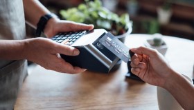 Salgono gli interessi sui conti correnti: cosa cambia