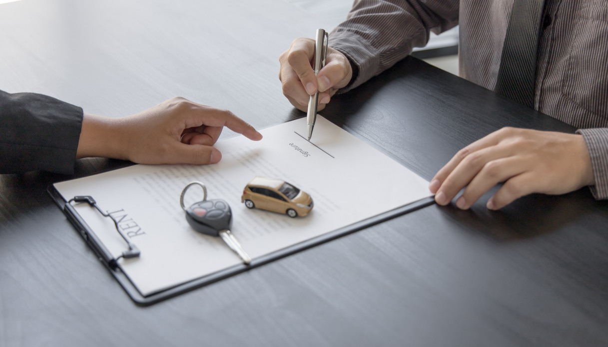 2022 nero per le auto: cosa sta succedendo (anche alle elettriche)