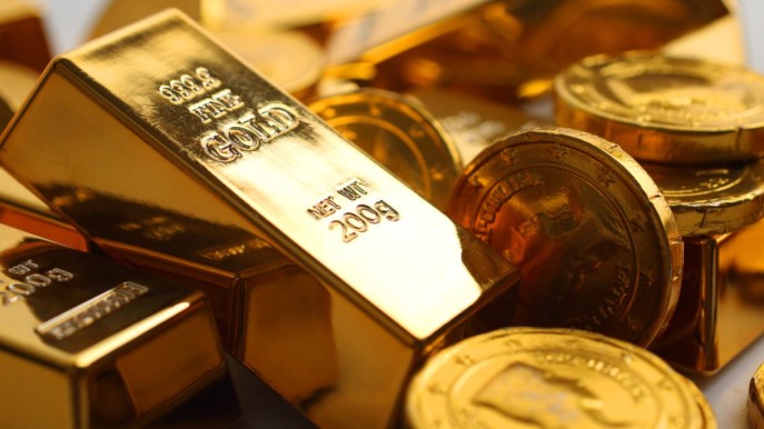 L’oro brilla e vola oltre 2.000 dollari: le ragioni dell’aumento
