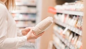 Nuovo richiamo di riso contaminato in vendita nei supermercati: i lotti segnalati