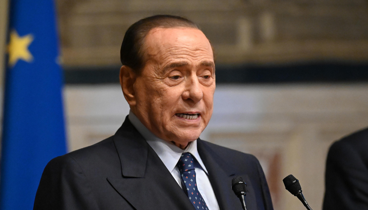 Berlusconi, crolla il suo patrimonio: ecco quanto vale adesso