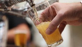 Governo taglia le accise sulla birra: cosa cambia adesso