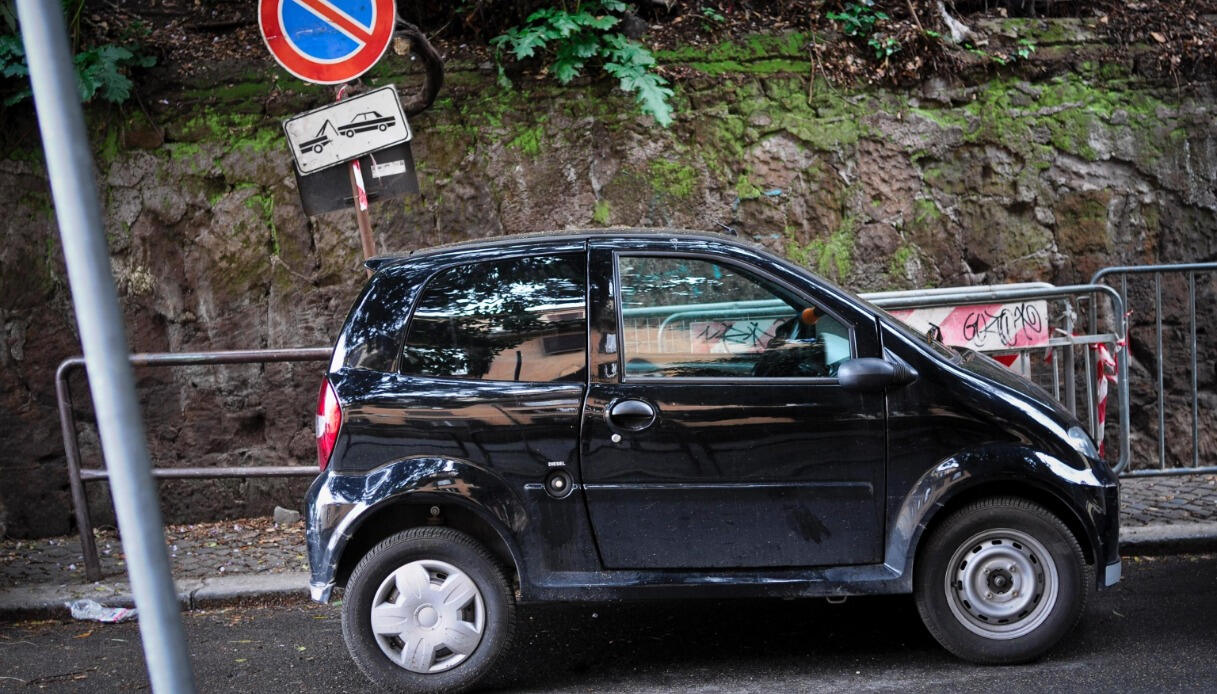 Microcar, Cassazione: no alla sosta nei parcheggi di moto e scooter