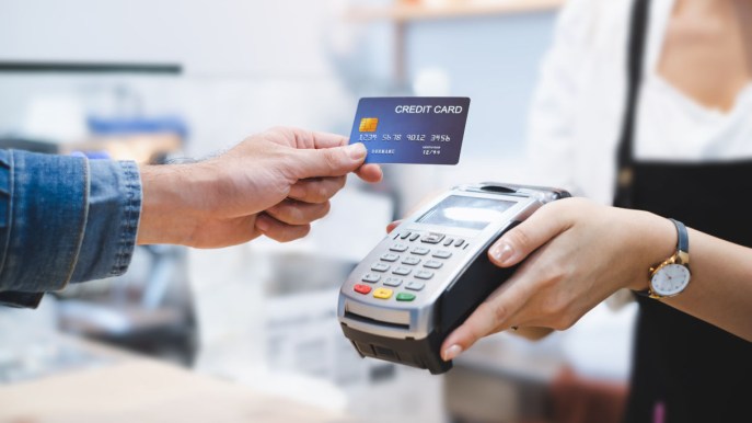Pagare con il bancomat: come funziona e quanto costa