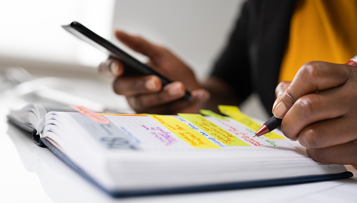 In Italia si lavora male e in orari “antisociali”: l’allarme