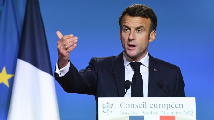 Francia, riforma pensioni: Macron parla alle 13 ma non ci saranno aperture