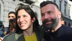 Maternità surrogata, è bufera: cos’è e come funziona