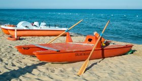 Estate 2023, fioccano i divieti: spiagge a numero chiuso