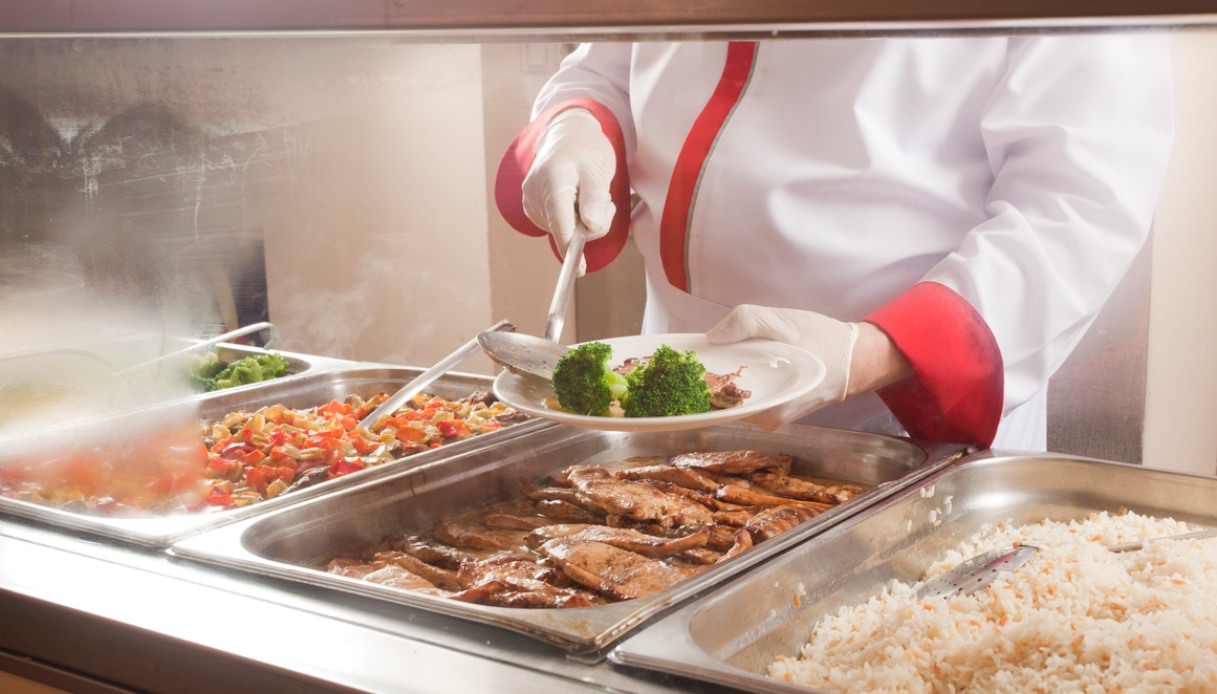 Scuola, è allarme mense: cosa è stato scoperto