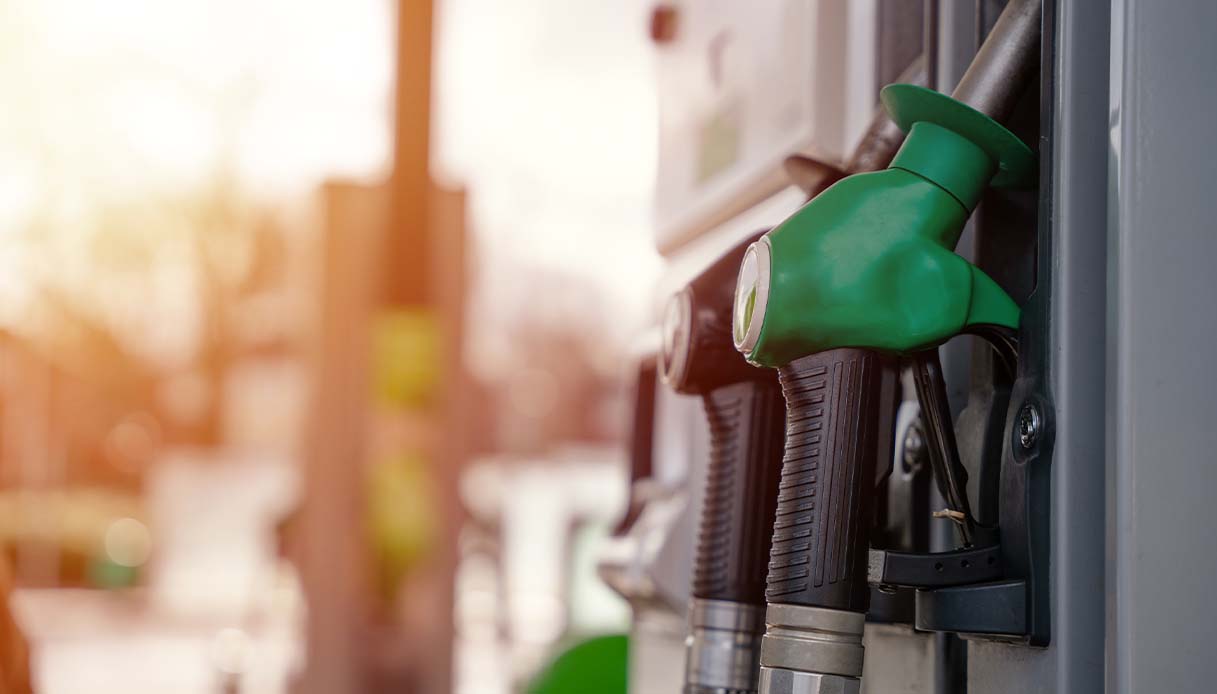 Approvato lo stop alle auto diesel e benzina, cosa cambia per l’Italia