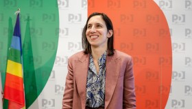 Bufera Elly Schlein: chi paga la sua armocromista