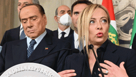 Btp italiani “spazzatura”, torna incubo spread. Meloni rischia la fine di Berlusconi?