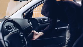 Furti auto, basta un messaggio per aprirle: i modelli a rischio