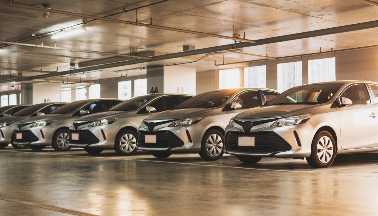 Costi auto ancora in salita, prezzi mai così alti