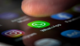 WhatsApp, arrivano le chat segrete: come nascondere i messaggi
