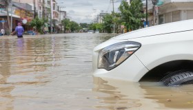 Perché le auto elettriche e ibride alluvionate sono state messe in quarantena