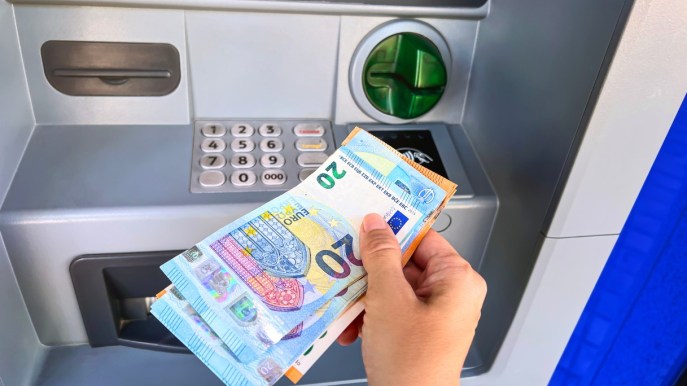 Clamoroso errore al bancomat, la banca può punire i clienti