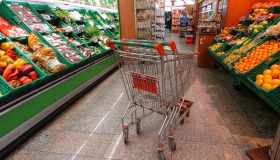 Prezzi, la corsa non si ferma: quanto aumenta ancora la spesa