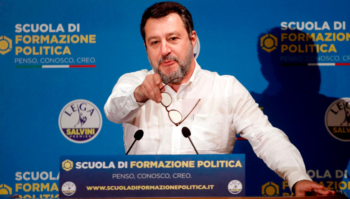 Salvini: presto obbligo di casco, assicurazione, targa e frecce