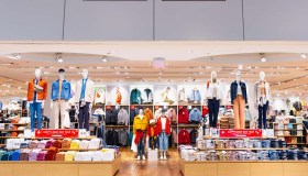 #NoNewClothes, la sfida social contro il fast fashion