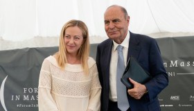 Tv, i conduttori promossi e bocciati: quali teste saltano