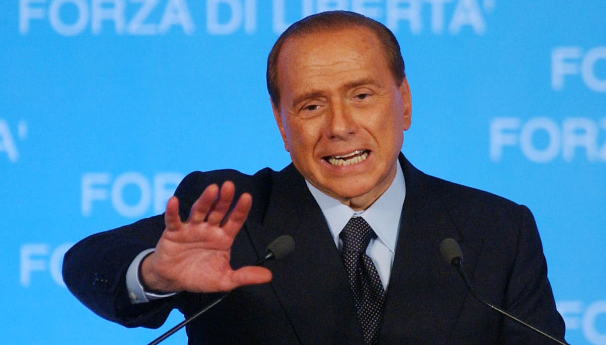 Forza Italia, via a sorpresa il tesoriere fedelissimo di Berlusconi